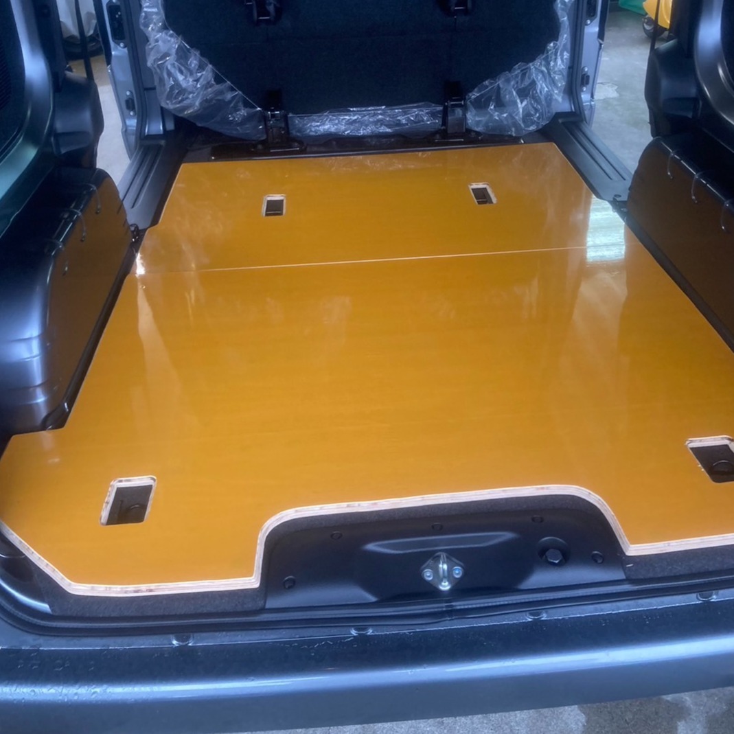 荷室敷板張り加工